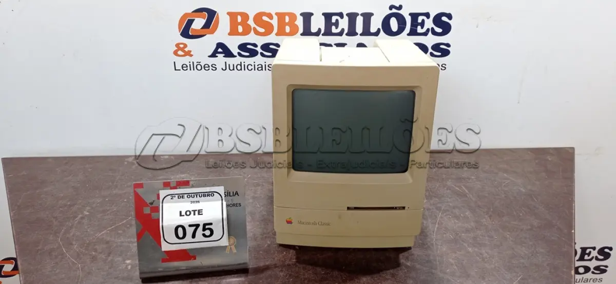 LOTE 075 - 01 COMPUTADOR MODELO M1420 MACINTOSH CLASSIC MARCA APPLE. (NO ESTADO) ATENÇÃO! FAZER A VISITAÇÃO ANTES DE ARREMATAR, NÃO SABEMOS SE FUNCIONA, LEILÃO NÃO TEM GARANTIA E NEM DEVOLUÇÃO, SUJEITO A POSSÍVEIS AVARIAS VISÍVEIS/OCULTAS E/OU AUSÊNCIA DE COMPONENTES.