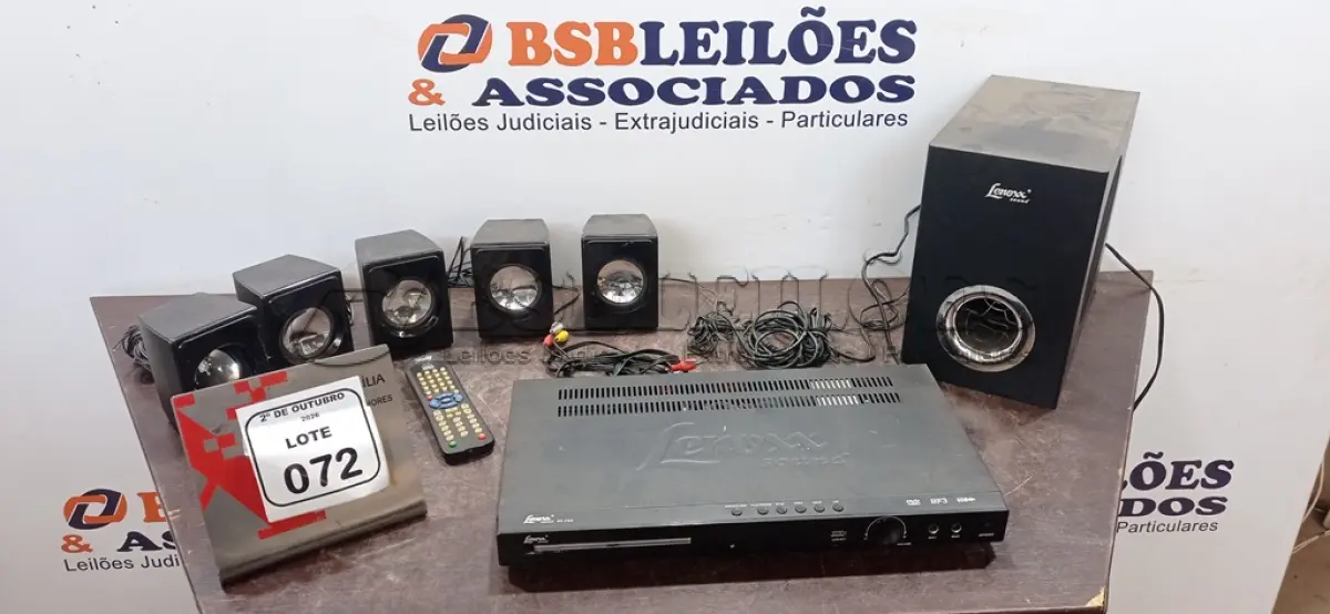 LOTE 072 - 01 HOME THEATER COM 06 CAIXAS MODELO HT-726 MARCA LENOXX. (NO ESTADO) ATENÇÃO! FAZER A VISITAÇÃO ANTES DE ARREMATAR, NÃO SABEMOS SE FUNCIONA, LEILÃO NÃO TEM GARANTIA E NEM DEVOLUÇÃO, SUJEITO A POSSÍVEIS AVARIAS VISÍVEIS/OCULTAS E/OU AUSÊNCIA DE COMPONENTES.