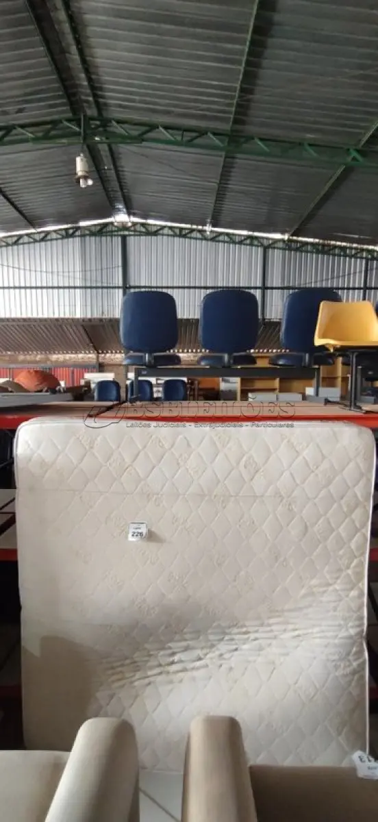 LOTE 226 - 01 COLCHÃO DE CASAL E 02 BASES. (NO ESTADO) ATENÇÃO! FAZER A VISITAÇÃO ANTES DE ARREMATAR, NÃO SABEMOS SE FUNCIONA, LEILÃO NÃO TEM GARANTIA E NEM DEVOLUÇÃO, SUJEITO A POSSÍVEIS AVARIAS VISÍVEIS/OCULTAS E/OU AUSÊNCIA DE COMPONENTES.
