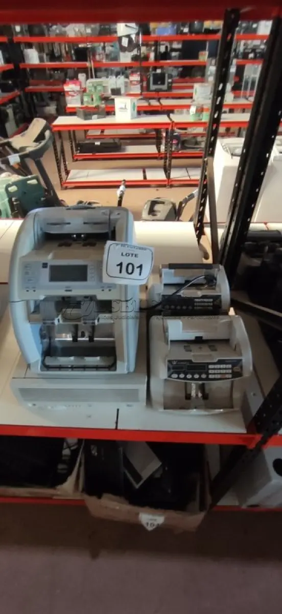 LOTE 101 - 01 NOBREAK MARCA LACERDA E 03 MÁQUINAS DE CONTAR CÉDULAS. (NO ESTADO) ATENÇÃO! FAZER A VISITAÇÃO ANTES DE ARREMATAR, NÃO SABEMOS SE FUNCIONA, LEILÃO NÃO TEM GARANTIA E NEM DEVOLUÇÃO, SUJEITO A POSSÍVEIS AVARIAS VISÍVEIS/OCULTAS E/OU AUSÊNCIA DE COMPONENTES.