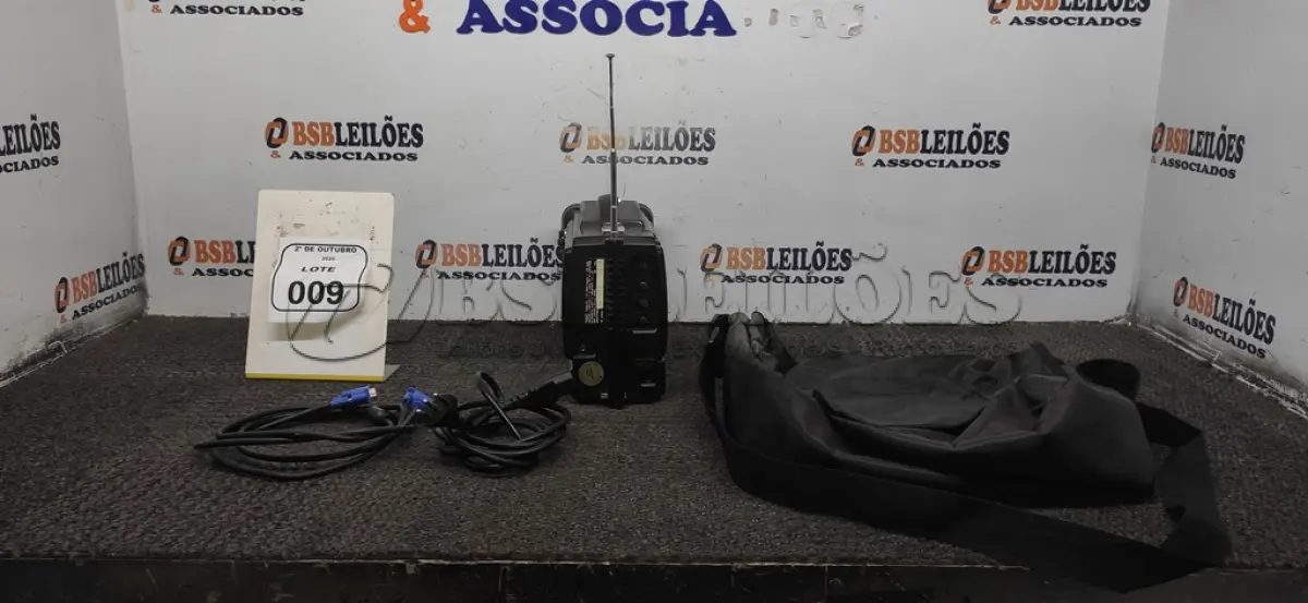 LOTE 009 - 01 FILMADORA ANTIGA MODELO TR-3000P MARCA PANASONIC COM CABOS. (NO ESTADO) ATENÇÃO! FAZER A VISITAÇÃO ANTES DE ARREMATAR, NÃO SABEMOS SE FUNCIONA, LEILÃO NÃO TEM GARANTIA E NEM DEVOLUÇÃO, SUJEITO A POSSÍVEIS AVARIAS VISÍVEIS/OCULTAS E/OU AUSÊNCIA DE COMPONENTES.
