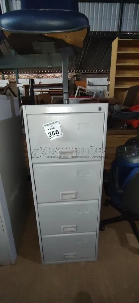 LOTE 255 - 01 ARQUIVO DE AÇO COM 04 GAVETAS. (NO ESTADO) ATENÇÃO! FAZER A VISITAÇÃO ANTES DE ARREMATAR, NÃO SABEMOS SE FUNCIONA, LEILÃO NÃO TEM GARANTIA E NEM DEVOLUÇÃO, SUJEITO A POSSÍVEIS AVARIAS VISÍVEIS/OCULTAS E/OU AUSÊNCIA DE COMPONENTES.