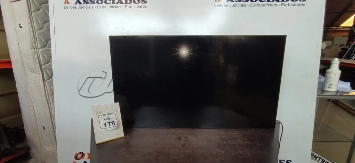 LOTE 178 - 01 MONITOR PROFISSIONAL PARA VÍDEO WALL MODELO 47WV30BS-B MARCA LG. (NO ESTADO) ATENÇÃO! FAZER A VISITAÇÃO ANTES DE ARREMATAR, NÃO SABEMOS SE FUNCIONA, LEILÃO NÃO TEM GARANTIA E NEM DEVOLUÇÃO, SUJEITO A POSSÍVEIS AVARIAS VISÍVEIS/OCULTAS E/OU AUSÊNCIA DE COMPONENTES.