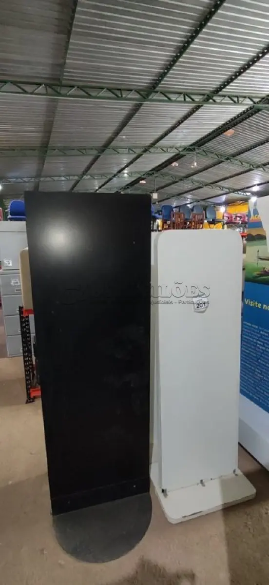 LOTE 201 - 04 PAINÉIS EXPOSITORES DE BANNER. (NO ESTADO) ATENÇÃO! FAZER A VISITAÇÃO ANTES DE ARREMATAR, NÃO SABEMOS SE FUNCIONA, LEILÃO NÃO TEM GARANTIA E NEM DEVOLUÇÃO, SUJEITO A POSSÍVEIS AVARIAS VISÍVEIS/OCULTAS E/OU AUSÊNCIA DE COMPONENTES.