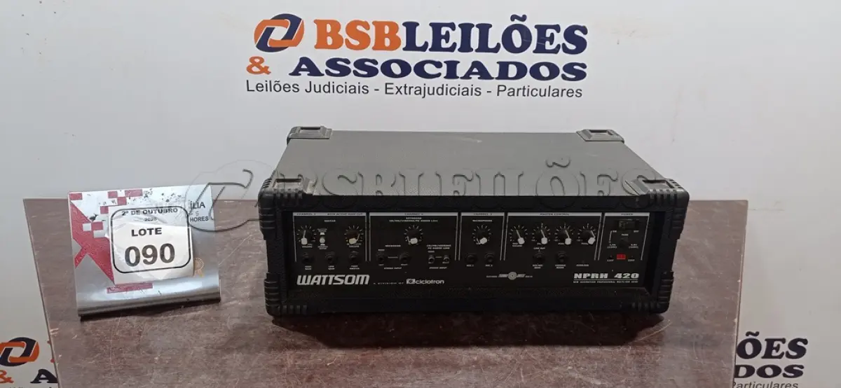 LOTE 090 - 01 CABEÇOTE DE AMPLIFICADOR MODELO NPRH WHATTSOM MARCA CICLOTRON. (NO ESTADO) ATENÇÃO! FAZER A VISITAÇÃO ANTES DE ARREMATAR, NÃO SABEMOS SE FUNCIONA, LEILÃO NÃO TEM GARANTIA E NEM DEVOLUÇÃO, SUJEITO A POSSÍVEIS AVARIAS VISÍVEIS/OCULTAS E/OU AUSÊNCIA DE COMPONENTES.