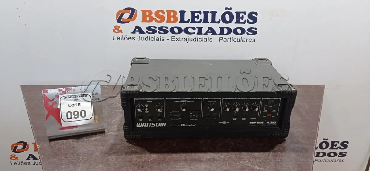 LOTE 090 - 01 CABEÇOTE DE AMPLIFICADOR MODELO NPRH WHATTSOM MARCA CICLOTRON. (NO ESTADO) ATENÇÃO! FAZER A VISITAÇÃO ANTES DE ARREMATAR, NÃO SABEMOS SE FUNCIONA, LEILÃO NÃO TEM GARANTIA E NEM DEVOLUÇÃO, SUJEITO A POSSÍVEIS AVARIAS VISÍVEIS/OCULTAS E/OU AUSÊNCIA DE COMPONENTES.