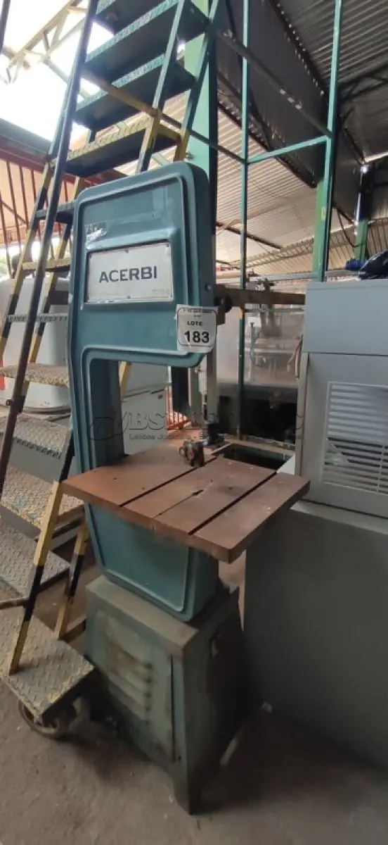 LOTE 183 - 01 SERRA FITA VERTICAL MARCA ACERBI. (NO ESTADO) ATENÇÃO! FAZER A VISITAÇÃO ANTES DE ARREMATAR, NÃO SABEMOS SE FUNCIONA, LEILÃO NÃO TEM GARANTIA E NEM DEVOLUÇÃO, SUJEITO A POSSÍVEIS AVARIAS VISÍVEIS/OCULTAS E/OU AUSÊNCIA DE COMPONENTES.