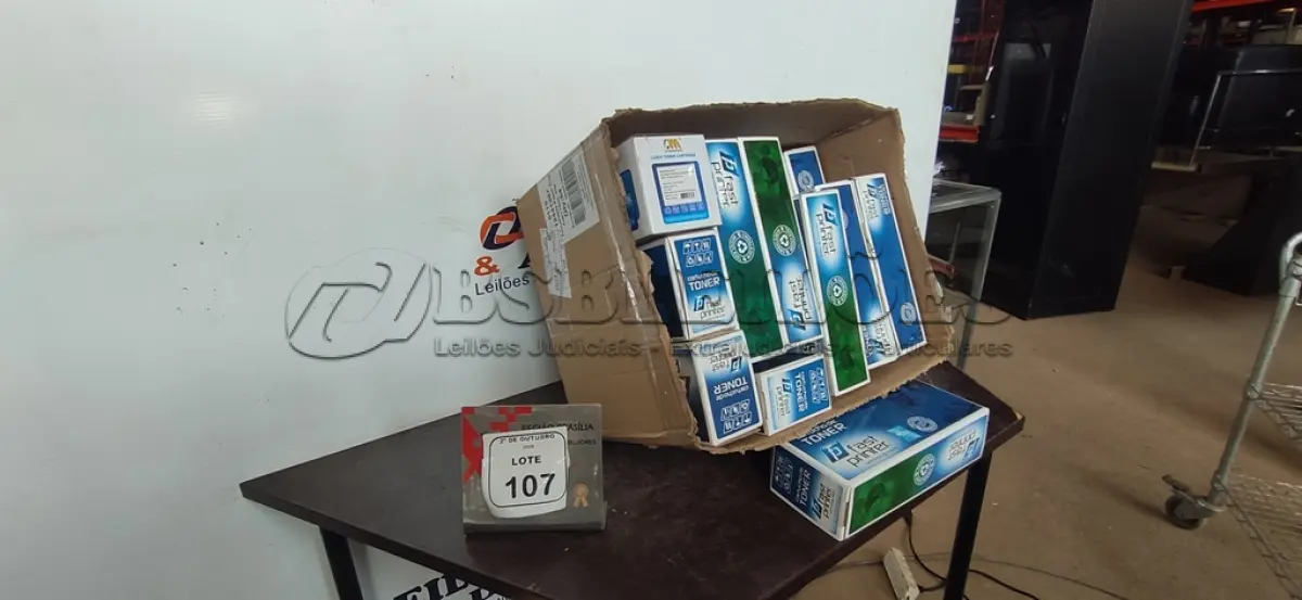 LOTE 107 - 01 LOTE COM VÁRIOS TONNERS DE IMPRESSORAS DE MODELOS DIVERSOS. (NO ESTADO) ATENÇÃO! FAZER A VISITAÇÃO ANTES DE ARREMATAR, NÃO SABEMOS SE FUNCIONA, LEILÃO NÃO TEM GARANTIA E NEM DEVOLUÇÃO, SUJEITO A POSSÍVEIS AVARIAS VISÍVEIS/OCULTAS E/OU AUSÊNCIA DE COMPONENTES.