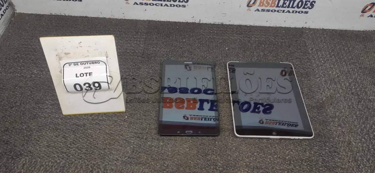 LOTE 039 - 01 TABLET MARCA SAMSUNG E 01 IPAD APPLE. (NO ESTADO) ATENÇÃO! FAZER A VISITAÇÃO ANTES DE ARREMATAR, NÃO SABEMOS SE FUNCIONA, LEILÃO NÃO TEM GARANTIA E NEM DEVOLUÇÃO, SUJEITO A POSSÍVEIS AVARIAS VISÍVEIS/OCULTAS E/OU AUSÊNCIA DE COMPONENTES.