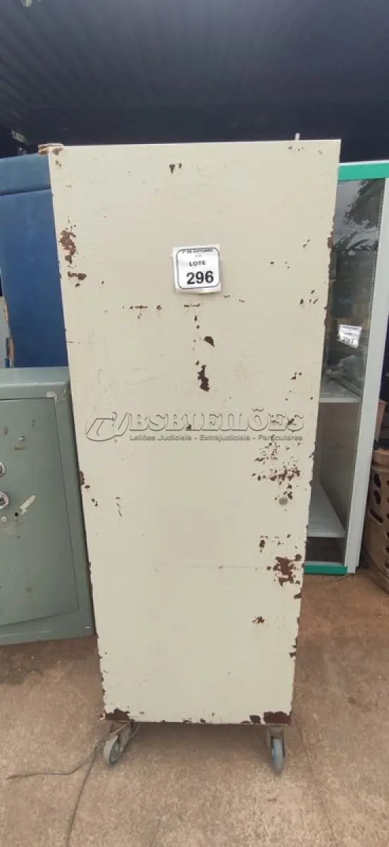 LOTE 296 - 01 RACK DE PISO PARA SERVIDORES. (NO ESTADO) ATENÇÃO! FAZER A VISITAÇÃO ANTES DE ARREMATAR, NÃO SABEMOS SE FUNCIONA, LEILÃO NÃO TEM GARANTIA E NEM DEVOLUÇÃO, SUJEITO A POSSÍVEIS AVARIAS VISÍVEIS/OCULTAS E/OU AUSÊNCIA DE COMPONENTES.