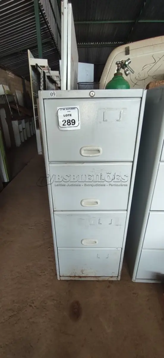 LOTE 289 - 01 ARQUIVO DE AÇO COM 04 GAVETAS. (NO ESTADO) ATENÇÃO! FAZER A VISITAÇÃO ANTES DE ARREMATAR, NÃO SABEMOS SE FUNCIONA, LEILÃO NÃO TEM GARANTIA E NEM DEVOLUÇÃO, SUJEITO A POSSÍVEIS AVARIAS VISÍVEIS/OCULTAS E/OU AUSÊNCIA DE COMPONENTES.