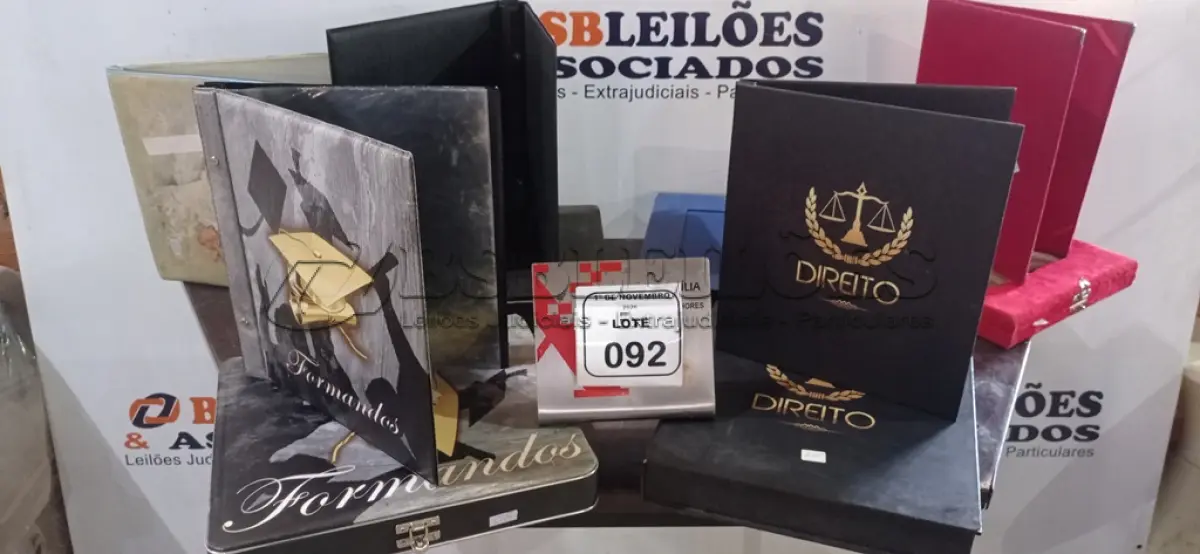 LOTE 092 - 03 PASTAS, 01 FICHÁRIO E 02 PLACAS PASTA (NO ESTADO) ATENÇÃO! FAZER A VISITAÇÃO ANTES DE ARREMATAR, NÃO SABEMOS SE FUNCIONA, LEILÃO NÃO TEM GARANTIA E NEM DEVOLUÇÃO, SUJEITO A POSSÍVEIS AVARIAS VISÍVEIS/OCULTAS E/OU AUSÊNCIA DE COMPONENTES.