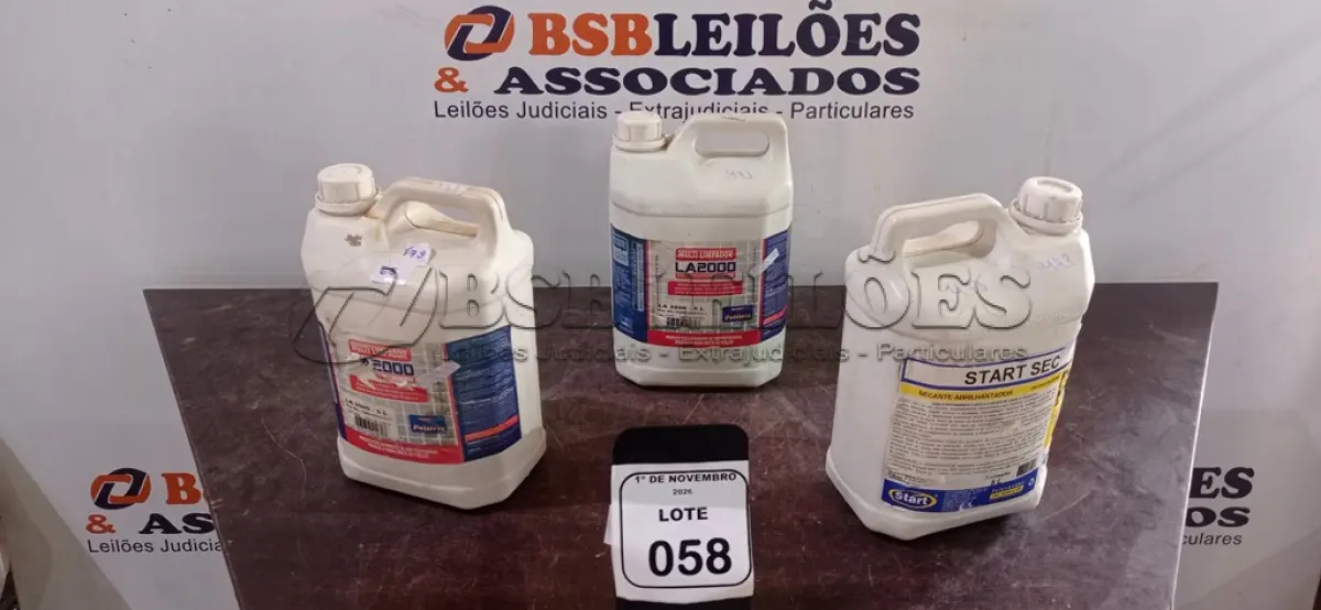 LOTE 058 - 01 GALÃO SECANTE ABRILHANTADOR E 02 GALÕES DE MULTILIMPADOR 5L CADA. (NO ESTADO) ATENÇÃO! FAZER A VISITAÇÃO ANTES DE ARREMATAR, NÃO SABEMOS SE FUNCIONA, LEILÃO NÃO TEM GARANTIA E NEM DEVOLUÇÃO, SUJEITO A POSSÍVEIS AVARIAS VISÍVEIS/OCULTAS E/OU AUSÊNCIA DE COMPONENTES.