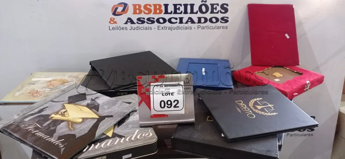 LOTE 092 - 03 PASTAS, 01 FICHÁRIO E 02 PLACAS PASTA (NO ESTADO) ATENÇÃO! FAZER A VISITAÇÃO ANTES DE ARREMATAR, NÃO SABEMOS SE FUNCIONA, LEILÃO NÃO TEM GARANTIA E NEM DEVOLUÇÃO, SUJEITO A POSSÍVEIS AVARIAS VISÍVEIS/OCULTAS E/OU AUSÊNCIA DE COMPONENTES.