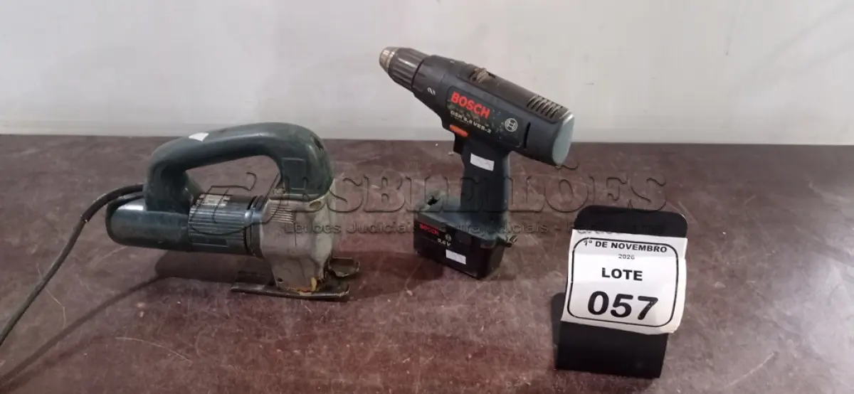 LOTE 057 - 01 FURADEIRA A BATERIA 9,6V E 01 SERRA TICO-TICO 220V MARCA BOSCH. (NO ESTADO) ATENÇÃO! FAZER A VISITAÇÃO ANTES DE ARREMATAR, NÃO SABEMOS SE FUNCIONA, LEILÃO NÃO TEM GARANTIA E NEM DEVOLUÇÃO, SUJEITO A POSSÍVEIS AVARIAS VISÍVEIS/OCULTAS E/OU AUSÊNCIA DE COMPONENTES.