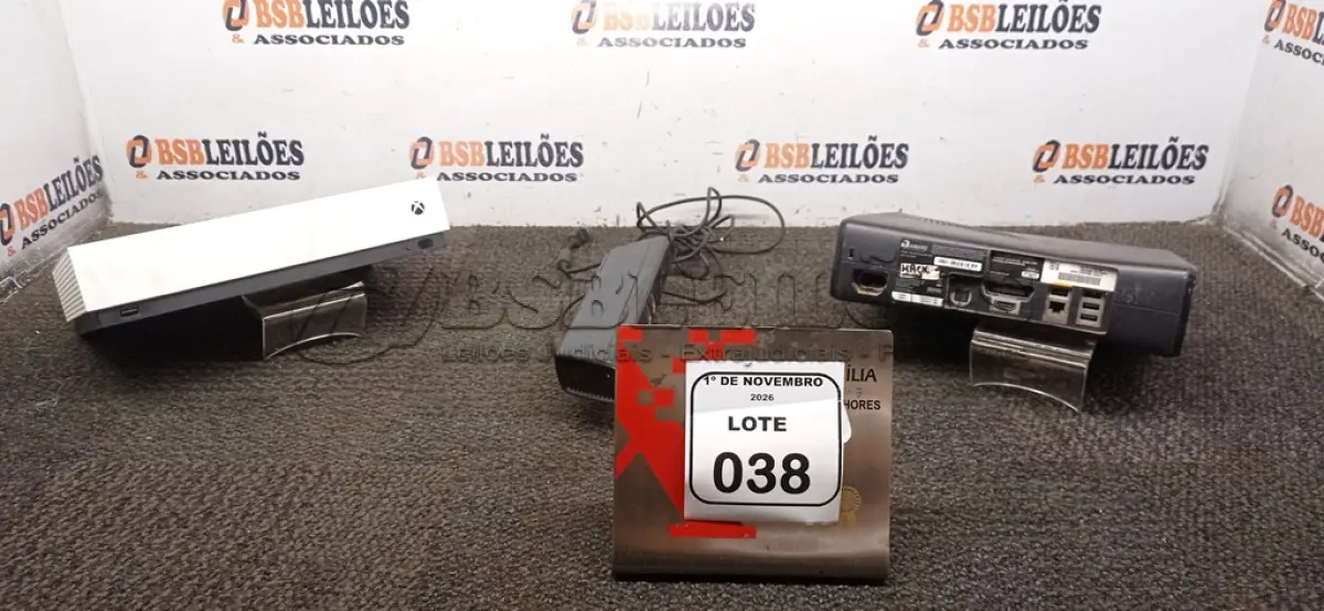 LOTE 038 - 01 XBOX ONE, 01 XBOX 360 E 01 KINECT INCOMPLETOS. (NO ESTADO) ATENÇÃO! FAZER A VISITAÇÃO ANTES DE ARREMATAR, NÃO SABEMOS SE FUNCIONA, LEILÃO NÃO TEM GARANTIA E NEM DEVOLUÇÃO, SUJEITO A POSSÍVEIS AVARIAS VISÍVEIS/OCULTAS E/OU AUSÊNCIA DE COMPONENTES.