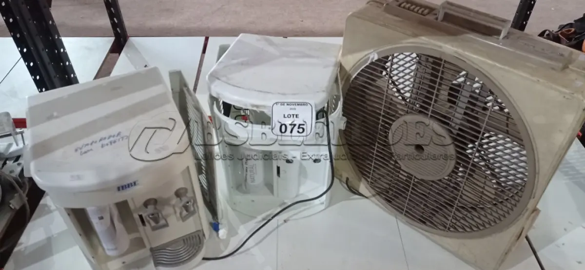 LOTE 075 - 02 PURIFICADORES DE ÁGUA E 01 VENTILADOR PARA RETIRADA DE PEÇAS. (NO ESTADO) ATENÇÃO! FAZER A VISITAÇÃO ANTES DE ARREMATAR, NÃO SABEMOS SE FUNCIONA, LEILÃO NÃO TEM GARANTIA E NEM DEVOLUÇÃO, SUJEITO A POSSÍVEIS AVARIAS VISÍVEIS/OCULTAS E/OU AUSÊNCIA DE COMPONENTES.
