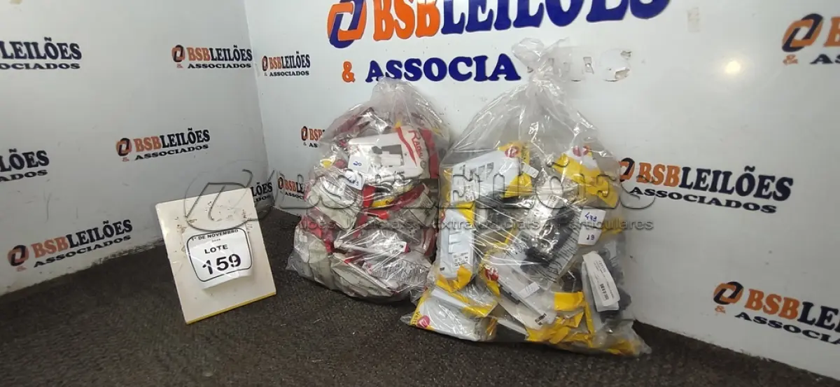 LOTE 159 - 01 LOTE COM GRANDE QUANTIDADE DE INTERRUPTORES DE TOMADAS DE MODELOS DIVERSOS. (NO ESTADO) ATENÇÃO! FAZER A VISITAÇÃO ANTES DE ARREMATAR, NÃO SABEMOS SE FUNCIONA, LEILÃO NÃO TEM GARANTIA E NEM DEVOLUÇÃO, SUJEITO A POSSÍVEIS AVARIAS VISÍVEIS/OCULTAS E/OU AUSÊNCIA DE COMPONENTES.