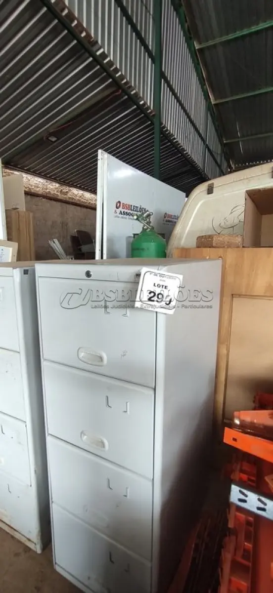 LOTE 290 - 01 ARQUIVO DE AÇO COM 04 GAVETAS. (NO ESTADO) ATENÇÃO! FAZER A VISITAÇÃO ANTES DE ARREMATAR, NÃO SABEMOS SE FUNCIONA, LEILÃO NÃO TEM GARANTIA E NEM DEVOLUÇÃO, SUJEITO A POSSÍVEIS AVARIAS VISÍVEIS/OCULTAS E/OU AUSÊNCIA DE COMPONENTES.