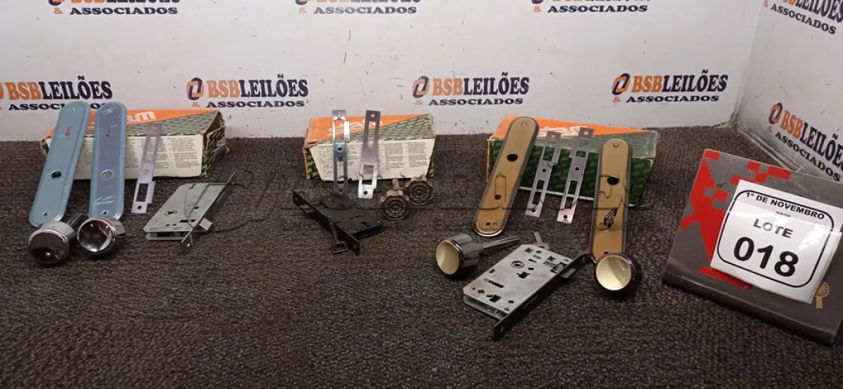 LOTE 018 - 03 FECHADURAS MARCA STAM. (NO ESTADO) ATENÇÃO! FAZER A VISITAÇÃO ANTES DE ARREMATAR, NÃO SABEMOS SE FUNCIONA, LEILÃO NÃO TEM GARANTIA E NEM DEVOLUÇÃO, SUJEITO A POSSÍVEIS AVARIAS VISÍVEIS/OCULTAS E/OU AUSÊNCIA DE COMPONENTES.