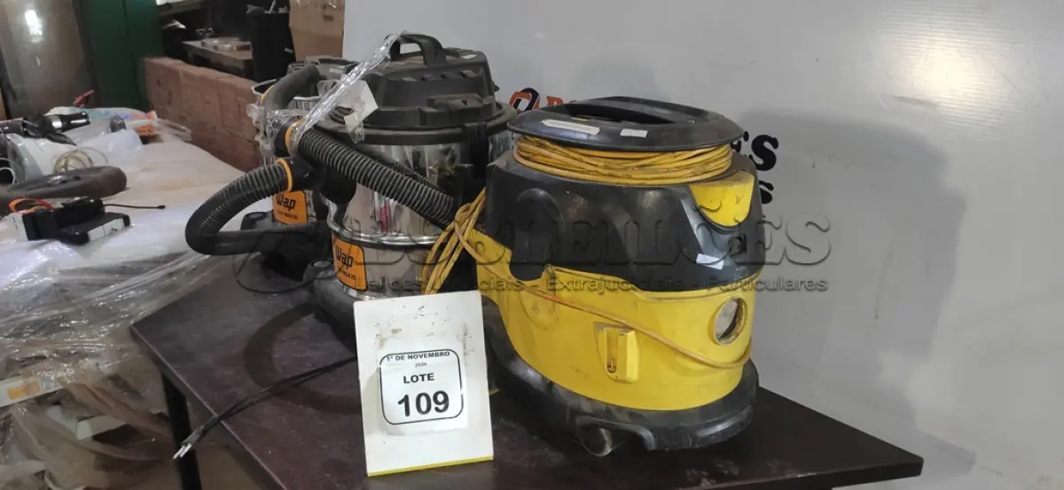 LOTE 109 - 01 ASPIRADOR MODELO T 15/1 MARCA KARCHER E 02 ASPIRADORES DE ÁGUA E PÓ MODELO GTW INOX 20 MARCA WAP PARA RETIRADA DE PEÇAS. (NO ESTADO) ATENÇÃO! FAZER A VISITAÇÃO ANTES DE ARREMATAR, NÃO SABEMOS SE FUNCIONA, LEILÃO NÃO TEM GARANTIA E NEM DEVOLUÇÃO, SUJEITO A POSSÍVEIS AVARIAS VISÍVEIS/OCULTAS E/OU AUSÊNCIA DE COMPONENTES.