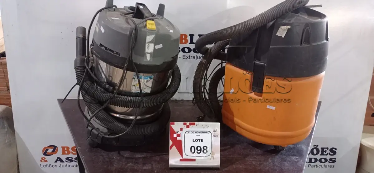 LOTE 098 - 02 ASPIRADORES DE PÓ MARCAS KARCHER E WAP. (NO ESTADO) ATENÇÃO! FAZER A VISITAÇÃO ANTES DE ARREMATAR, NÃO SABEMOS SE FUNCIONA, LEILÃO NÃO TEM GARANTIA E NEM DEVOLUÇÃO, SUJEITO A POSSÍVEIS AVARIAS VISÍVEIS/OCULTAS E/OU AUSÊNCIA DE COMPONENTES.