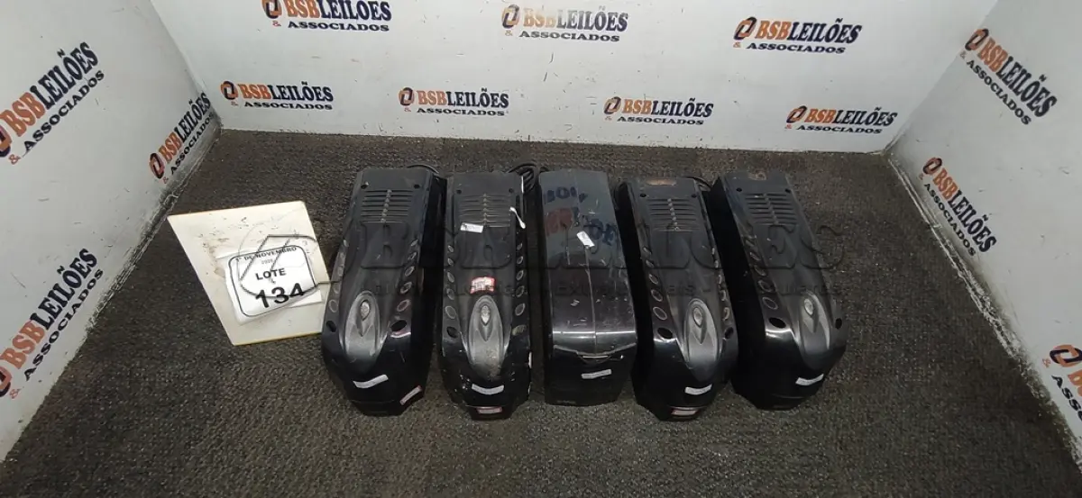 LOTE 134 - 05 NOBREAKS MARCA SMS. (NO ESTADO) ATENÇÃO! FAZER A VISITAÇÃO ANTES DE ARREMATAR, NÃO SABEMOS SE FUNCIONA, LEILÃO NÃO TEM GARANTIA E NEM DEVOLUÇÃO, SUJEITO A POSSÍVEIS AVARIAS VISÍVEIS/OCULTAS E/OU AUSÊNCIA DE COMPONENTES.