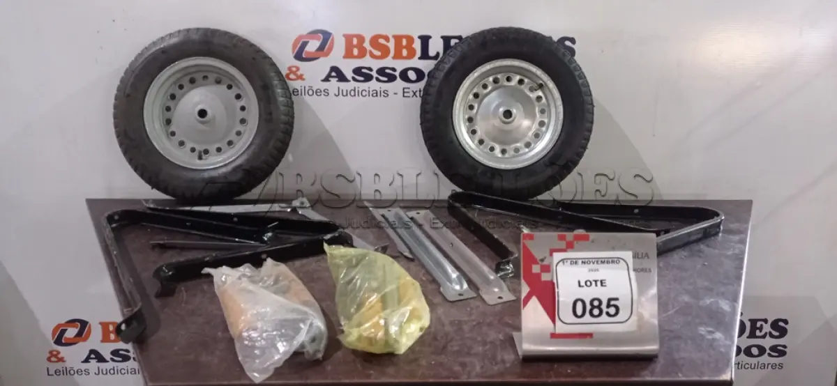 LOTE 085 - 02 RODAS DE CARRINHO DE MÃO. (NO ESTADO) ATENÇÃO! FAZER A VISITAÇÃO ANTES DE ARREMATAR, NÃO SABEMOS SE FUNCIONA, LEILÃO NÃO TEM GARANTIA E NEM DEVOLUÇÃO, SUJEITO A POSSÍVEIS AVARIAS VISÍVEIS/OCULTAS E/OU AUSÊNCIA DE COMPONENTES.