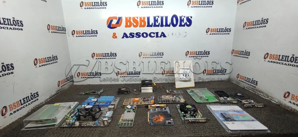 LOTE 161 - 01 CAIXA COM VÁRIAS PLACAS ELETRÔNICAS E COOLERS DE MODELOS DIVERSOS. (NO ESTADO) ATENÇÃO! FAZER A VISITAÇÃO ANTES DE ARREMATAR, NÃO SABEMOS SE FUNCIONA, LEILÃO NÃO TEM GARANTIA E NEM DEVOLUÇÃO, SUJEITO A POSSÍVEIS AVARIAS VISÍVEIS/OCULTAS E/OU AUSÊNCIA DE COMPONENTES.