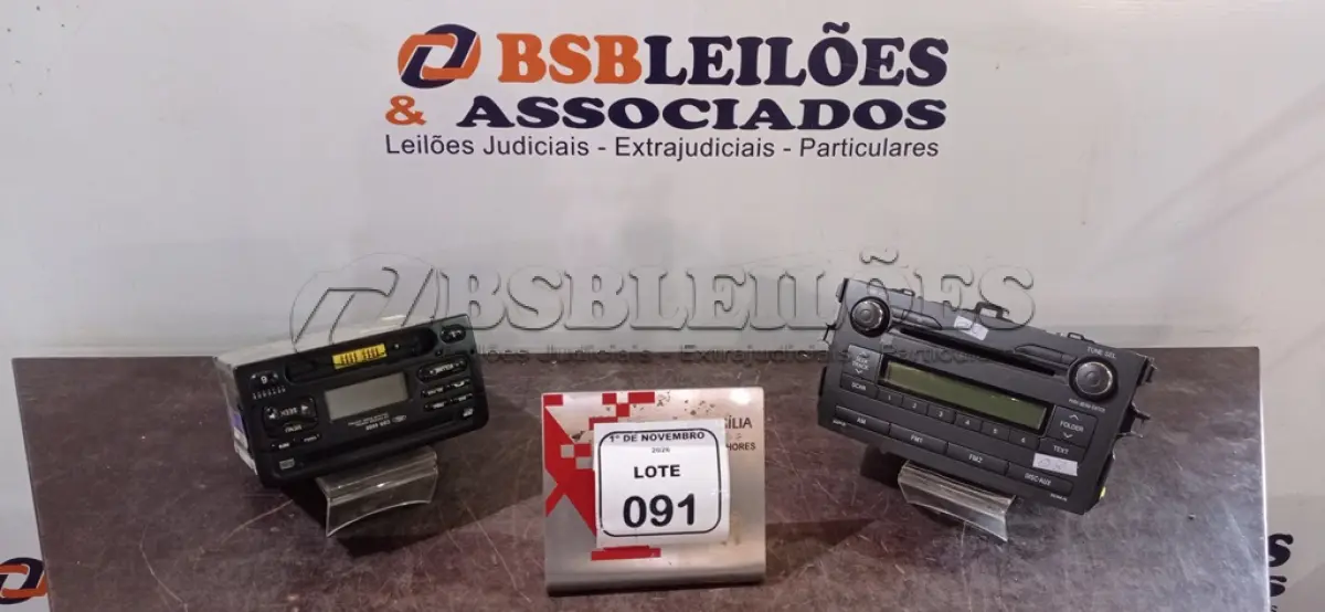 LOTE 091 - 02 APARELHOS DE SOM AUTOMOTIVO. (NO ESTADO) ATENÇÃO! FAZER A VISITAÇÃO ANTES DE ARREMATAR, NÃO SABEMOS SE FUNCIONA, LEILÃO NÃO TEM GARANTIA E NEM DEVOLUÇÃO, SUJEITO A POSSÍVEIS AVARIAS VISÍVEIS/OCULTAS E/OU AUSÊNCIA DE COMPONENTES.