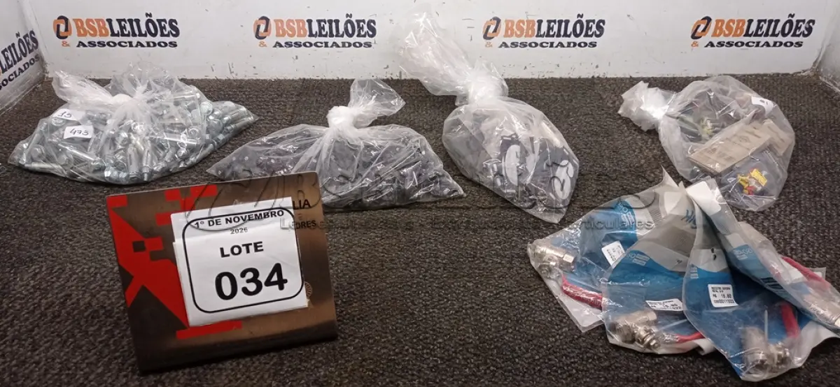 LOTE 034 - 05 REGISTROS ESFERA DE METAL, GRANDE QUANTIDADE DE ALFINETES COLORIDOS, CLEATS FIXADORES, PARAFUSOS PARABOLT E NÚMEROS PARA RESIDÊNCIAS. (NO ESTADO) ATENÇÃO! FAZER A VISITAÇÃO ANTES DE ARREMATAR, NÃO SABEMOS SE FUNCIONA, LEILÃO NÃO TEM GARANTIA E NEM DEVOLUÇÃO, SUJEITO A POSSÍVEIS AVARIAS VISÍVEIS/OCULTAS E/OU AUSÊNCIA DE COMPONENTES.
