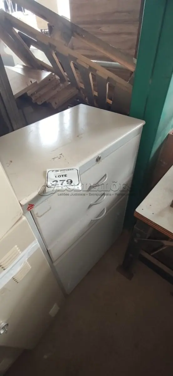 LOTE 279 - 01 ARMÁRIO ORGANIZADOR COM 03 GAVETAS E 01 COMPARTIMENTO. (NO ESTADO) ATENÇÃO! FAZER A VISITAÇÃO ANTES DE ARREMATAR, NÃO SABEMOS SE FUNCIONA, LEILÃO NÃO TEM GARANTIA E NEM DEVOLUÇÃO, SUJEITO A POSSÍVEIS AVARIAS VISÍVEIS/OCULTAS E/OU AUSÊNCIA DE COMPONENTES.