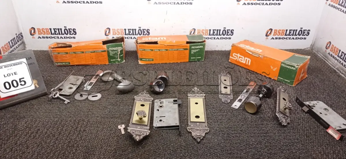 LOTE 005 - 03 FECHADURAS MARCA STAM. (NO ESTADO) ATENÇÃO! FAZER A VISITAÇÃO ANTES DE ARREMATAR, NÃO SABEMOS SE FUNCIONA, LEILÃO NÃO TEM GARANTIA E NEM DEVOLUÇÃO, SUJEITO A POSSÍVEIS AVARIAS VISÍVEIS/OCULTAS E/OU AUSÊNCIA DE COMPONENTES.