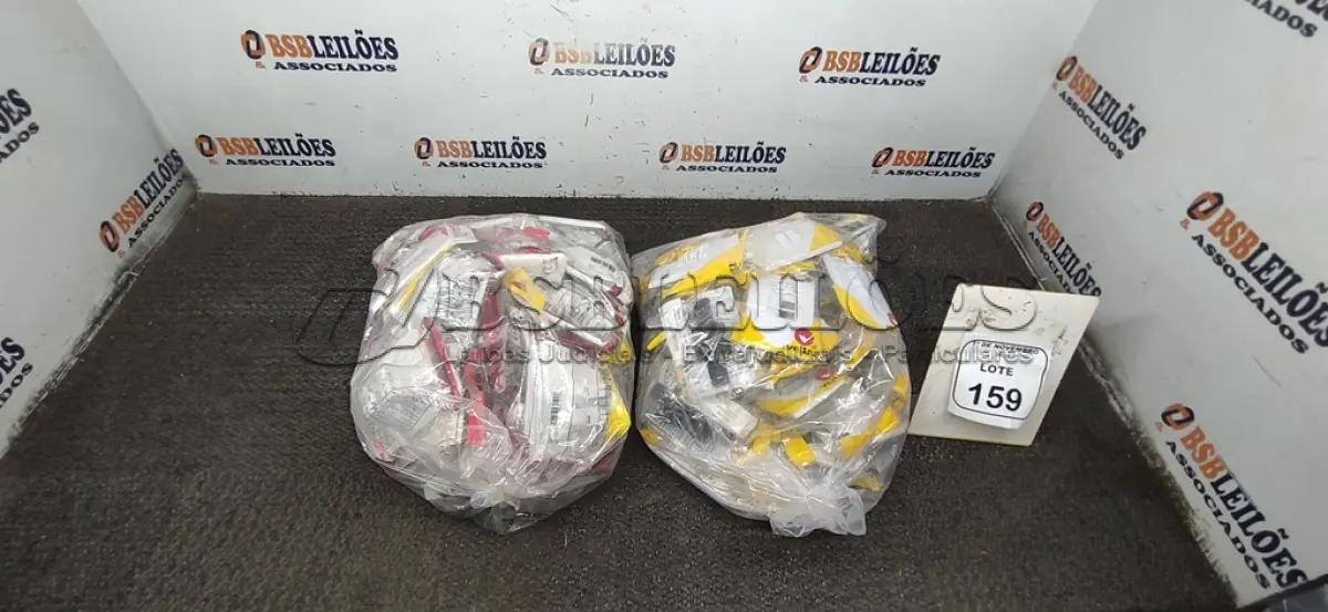 LOTE 159 - 01 LOTE COM GRANDE QUANTIDADE DE INTERRUPTORES DE TOMADAS DE MODELOS DIVERSOS. (NO ESTADO) ATENÇÃO! FAZER A VISITAÇÃO ANTES DE ARREMATAR, NÃO SABEMOS SE FUNCIONA, LEILÃO NÃO TEM GARANTIA E NEM DEVOLUÇÃO, SUJEITO A POSSÍVEIS AVARIAS VISÍVEIS/OCULTAS E/OU AUSÊNCIA DE COMPONENTES.