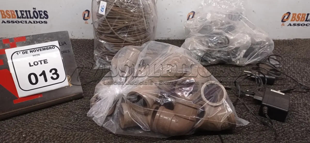 LOTE 013 - 01 ROLO DE CABO DE AÇO, VÁRIAS FONTES ELETRÔNICAS E JOELHOS SOLDÁVEIS. (NO ESTADO) ATENÇÃO! FAZER A VISITAÇÃO ANTES DE ARREMATAR, NÃO SABEMOS SE FUNCIONA, LEILÃO NÃO TEM GARANTIA E NEM DEVOLUÇÃO, SUJEITO A POSSÍVEIS AVARIAS VISÍVEIS/OCULTAS E/OU AUSÊNCIA DE COMPONENTES.