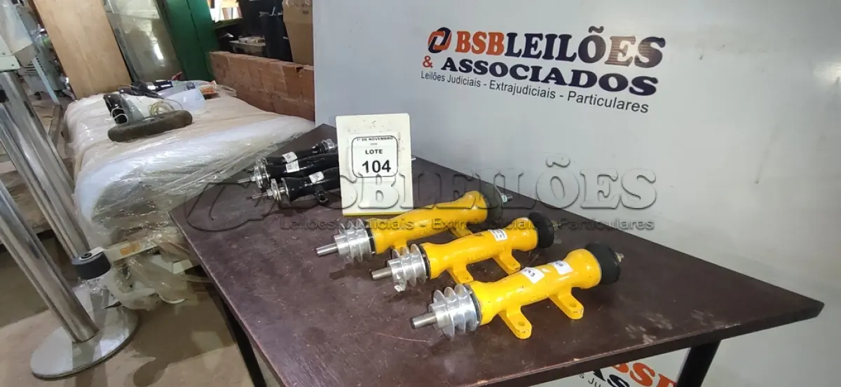 LOTE 104 - 06 EIXOS DE SERRA CIRCULAR DE TAMANHOS DIVERSOS. (NO ESTADO) ATENÇÃO! FAZER A VISITAÇÃO ANTES DE ARREMATAR, NÃO SABEMOS SE FUNCIONA, LEILÃO NÃO TEM GARANTIA E NEM DEVOLUÇÃO, SUJEITO A POSSÍVEIS AVARIAS VISÍVEIS/OCULTAS E/OU AUSÊNCIA DE COMPONENTES.