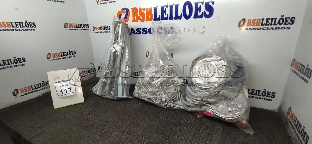 LOTE 117 - 01 LOTE COM GRANDE QUANTIDADE DE RALOS DE BANHEIRO, GANCHOS PARA EXPOSITORES E HASTES DE FIXAÇÃO. (NO ESTADO) ATENÇÃO! FAZER A VISITAÇÃO ANTES DE ARREMATAR, NÃO SABEMOS SE FUNCIONA, LEILÃO NÃO TEM GARANTIA E NEM DEVOLUÇÃO, SUJEITO A POSSÍVEIS AVARIAS VISÍVEIS/OCULTAS E/OU AUSÊNCIA DE COMPONENTES.