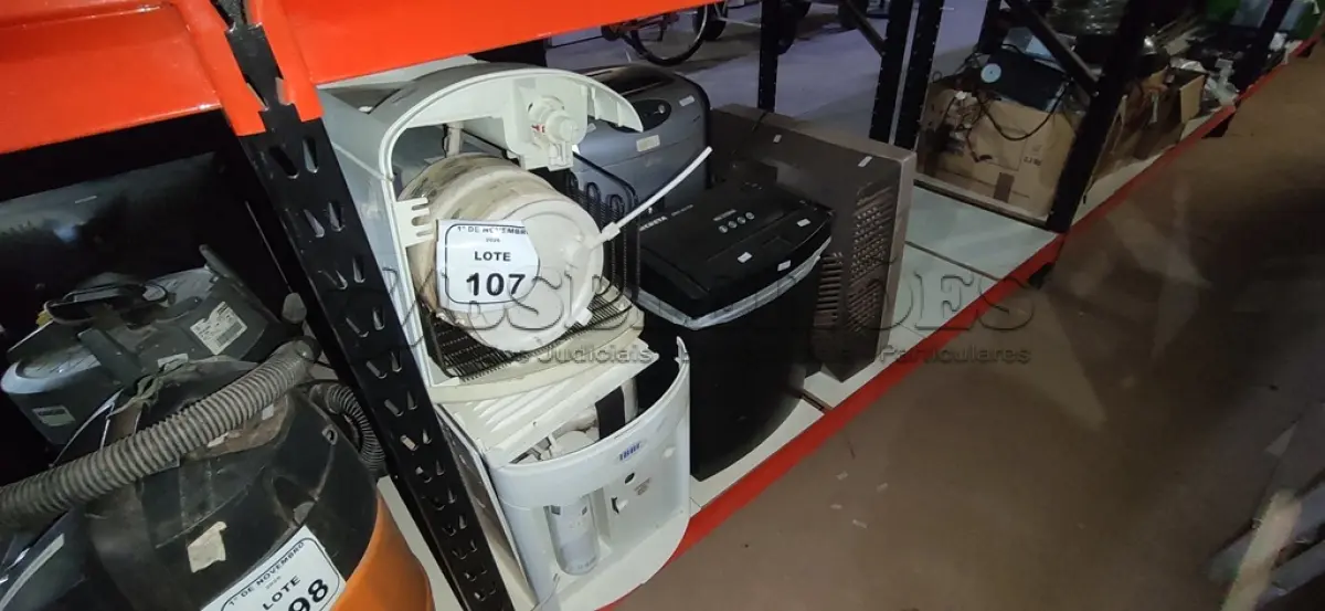 LOTE 107 - 01 VENTILADOR, 02 FRAGMENTADORAS E 03 PURIFICADORES DE ÁGUA PARA RETIRADA DE PEÇAS. (NO ESTADO) ATENÇÃO! FAZER A VISITAÇÃO ANTES DE ARREMATAR, NÃO SABEMOS SE FUNCIONA, LEILÃO NÃO TEM GARANTIA E NEM DEVOLUÇÃO, SUJEITO A POSSÍVEIS AVARIAS VISÍVEIS/OCULTAS E/OU AUSÊNCIA DE COMPONENTES.