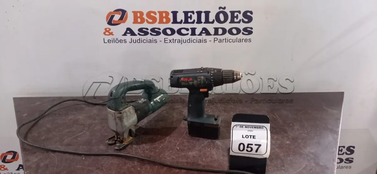 LOTE 057 - 01 FURADEIRA A BATERIA 9,6V E 01 SERRA TICO-TICO 220V MARCA BOSCH. (NO ESTADO) ATENÇÃO! FAZER A VISITAÇÃO ANTES DE ARREMATAR, NÃO SABEMOS SE FUNCIONA, LEILÃO NÃO TEM GARANTIA E NEM DEVOLUÇÃO, SUJEITO A POSSÍVEIS AVARIAS VISÍVEIS/OCULTAS E/OU AUSÊNCIA DE COMPONENTES.