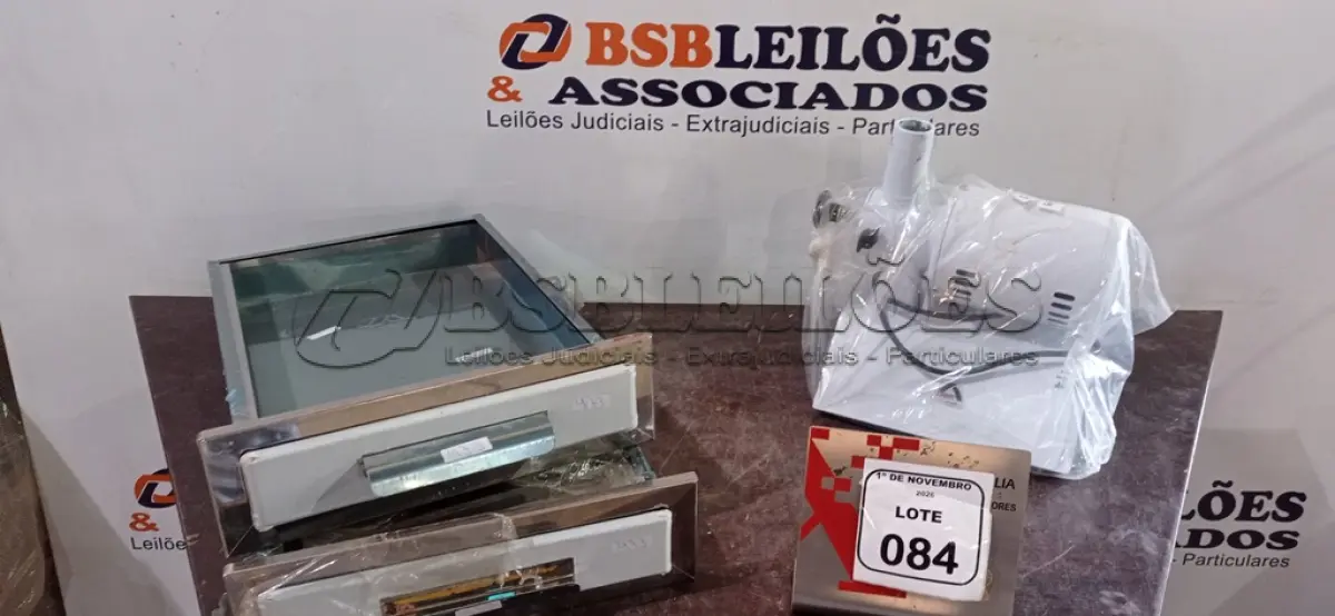 LOTE 084 - 01 MOEDOR DE CAFÉ ELÉTRICO MODELO MCF 55 3.0 220V MARCA ARBEL E 02 GAVETAS DE INOX DE 30X45CM. (NO ESTADO) ATENÇÃO! FAZER A VISITAÇÃO ANTES DE ARREMATAR, NÃO SABEMOS SE FUNCIONA, LEILÃO NÃO TEM GARANTIA E NEM DEVOLUÇÃO, SUJEITO A POSSÍVEIS AVARIAS VISÍVEIS/OCULTAS E/OU AUSÊNCIA DE COMPONENTES.