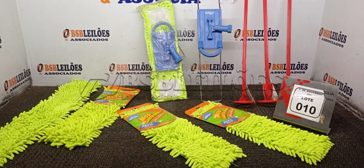 LOTE 010 - 03 MISTURADORES DE TINTA E VÁRIOS REFIS SUPER MOP PÓ MICROFIBRA 40CM. (NO ESTADO) ATENÇÃO! FAZER A VISITAÇÃO ANTES DE ARREMATAR, NÃO SABEMOS SE FUNCIONA, LEILÃO NÃO TEM GARANTIA E NEM DEVOLUÇÃO, SUJEITO A POSSÍVEIS AVARIAS VISÍVEIS/OCULTAS E/OU AUSÊNCIA DE COMPONENTES.