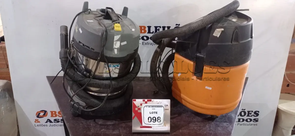 LOTE 098 - 02 ASPIRADORES DE PÓ MARCAS KARCHER E WAP. (NO ESTADO) ATENÇÃO! FAZER A VISITAÇÃO ANTES DE ARREMATAR, NÃO SABEMOS SE FUNCIONA, LEILÃO NÃO TEM GARANTIA E NEM DEVOLUÇÃO, SUJEITO A POSSÍVEIS AVARIAS VISÍVEIS/OCULTAS E/OU AUSÊNCIA DE COMPONENTES.