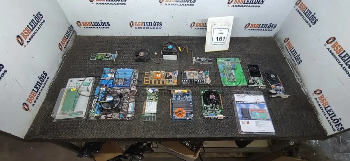 LOTE 161 - 01 CAIXA COM VÁRIAS PLACAS ELETRÔNICAS E COOLERS DE MODELOS DIVERSOS. (NO ESTADO) ATENÇÃO! FAZER A VISITAÇÃO ANTES DE ARREMATAR, NÃO SABEMOS SE FUNCIONA, LEILÃO NÃO TEM GARANTIA E NEM DEVOLUÇÃO, SUJEITO A POSSÍVEIS AVARIAS VISÍVEIS/OCULTAS E/OU AUSÊNCIA DE COMPONENTES.