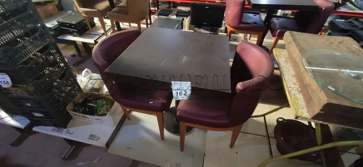 LOTE 162 - 02 CADEIRAS DE MADEIRA COM ASSENTOS ALMOFADADOS E 01 MESA DE MADEIRA COM TAMPO DE 70X68 CM. (NO ESTADO) ATENÇÃO! FAZER A VISITAÇÃO ANTES DE ARREMATAR, NÃO SABEMOS SE FUNCIONA, LEILÃO NÃO TEM GARANTIA E NEM DEVOLUÇÃO, SUJEITO A POSSÍVEIS AVARIAS VISÍVEIS/OCULTAS E/OU AUSÊNCIA DE COMPONENTES.