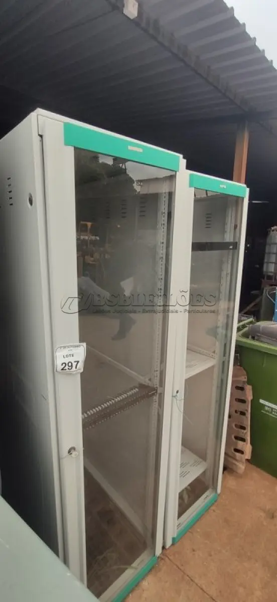 LOTE 297 - 02 RACKS DE PISO PARA SERVIDORES. (NO ESTADO) ATENÇÃO! FAZER A VISITAÇÃO ANTES DE ARREMATAR, NÃO SABEMOS SE FUNCIONA, LEILÃO NÃO TEM GARANTIA E NEM DEVOLUÇÃO, SUJEITO A POSSÍVEIS AVARIAS VISÍVEIS/OCULTAS E/OU AUSÊNCIA DE COMPONENTES.