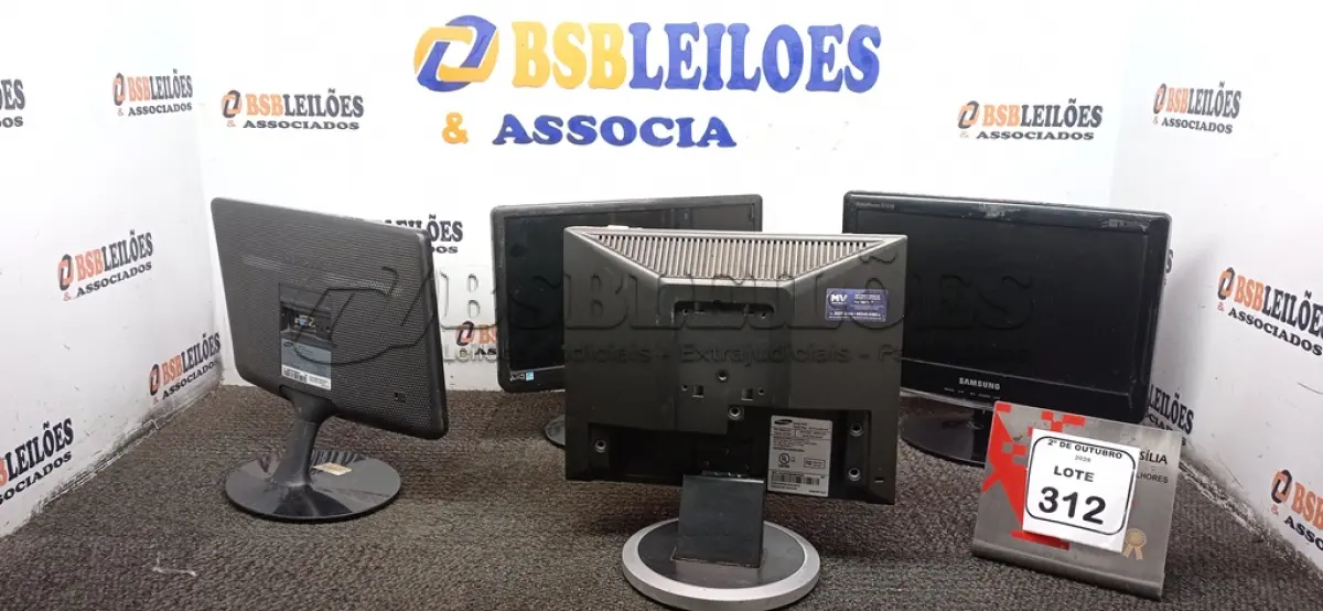 LOTE 312 - 04 MONITORES MARCA SAMSUNG. (NO ESTADO) ATENÇÃO! FAZER A VISITAÇÃO ANTES DE ARREMATAR, NÃO SABEMOS SE FUNCIONA, LEILÃO NÃO TEM GARANTIA E NEM DEVOLUÇÃO, SUJEITO A POSSÍVEIS AVARIAS VISÍVEIS/OCULTAS E/OU AUSÊNCIA DE COMPONENTES.