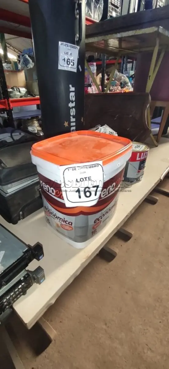 LOTE 167 - 01 BALDE DE TINTA ECONÔMICA NA COR BRANCO NEVE DE 16L MARCA RENOCRIL. (NO ESTADO) ATENÇÃO! FAZER A VISITAÇÃO ANTES DE ARREMATAR, NÃO SABEMOS SE FUNCIONA, LEILÃO NÃO TEM GARANTIA E NEM DEVOLUÇÃO, SUJEITO A POSSÍVEIS AVARIAS VISÍVEIS/OCULTAS E/OU AUSÊNCIA DE COMPONENTES.