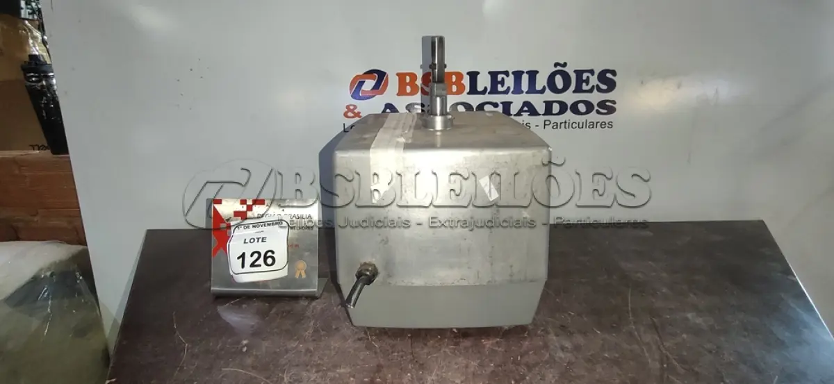 LOTE 126 - 01 MULTIPROCESSADOR DE ALIMENTOS PROFISSIONAL  MODELO BLIXER 5 PLUS MARCA ROBOT COUPE INCOMPLETO. (NO ESTADO) ATENÇÃO! FAZER A VISITAÇÃO ANTES DE ARREMATAR, NÃO SABEMOS SE FUNCIONA, LEILÃO NÃO TEM GARANTIA E NEM DEVOLUÇÃO, SUJEITO A POSSÍVEIS AVARIAS VISÍVEIS/OCULTAS E/OU AUSÊNCIA DE COMPONENTES.
