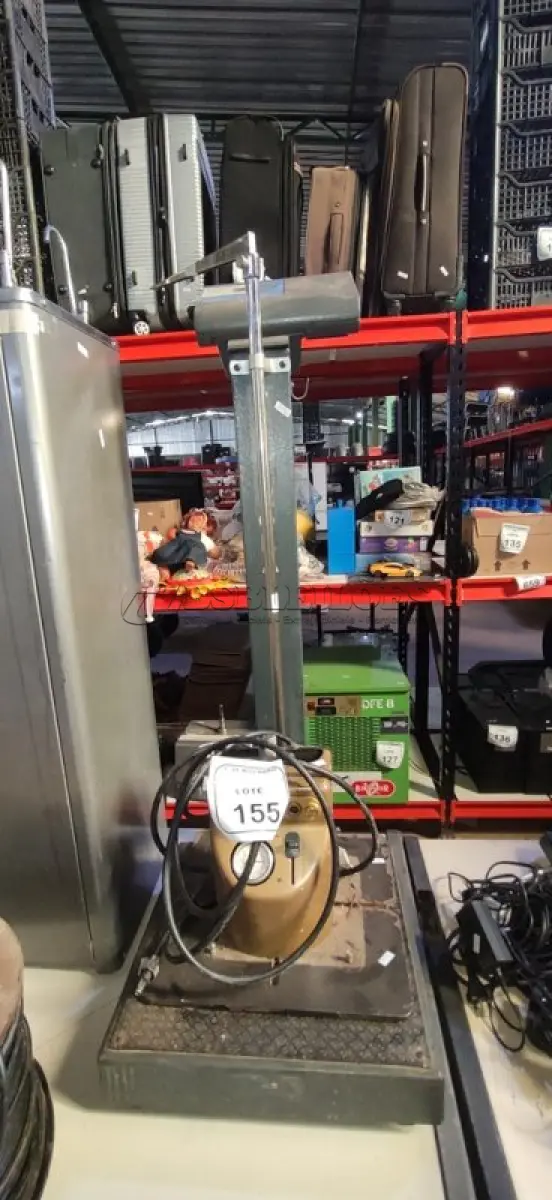 LOTE 155 - 01 BALANÇA ANTROPOMÉTRICA E 01 PEDAL DE CONTROLE PNEUMÁTICO. (NO ESTADO) ATENÇÃO! FAZER A VISITAÇÃO ANTES DE ARREMATAR, NÃO SABEMOS SE FUNCIONA, LEILÃO NÃO TEM GARANTIA E NEM DEVOLUÇÃO, SUJEITO A POSSÍVEIS AVARIAS VISÍVEIS/OCULTAS E/OU AUSÊNCIA DE COMPONENTES.