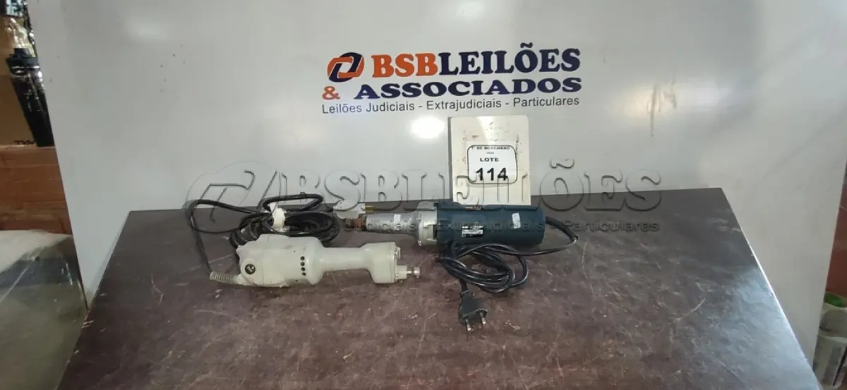 LOTE 114 - 01 RETIFICADORA MARCA BOSCH E 01 SERRA ELÉTRICA PARA GESO ORTOPÉDICO MODELO ANTIGO. (NO ESTADO) ATENÇÃO! FAZER A VISITAÇÃO ANTES DE ARREMATAR, NÃO SABEMOS SE FUNCIONA, LEILÃO NÃO TEM GARANTIA E NEM DEVOLUÇÃO, SUJEITO A POSSÍVEIS AVARIAS VISÍVEIS/OCULTAS E/OU AUSÊNCIA DE COMPONENTES.